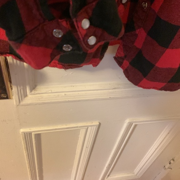 Plaid red shirt - Picture 5 of 5